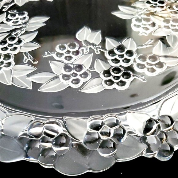 L@@K Gorgeous Glass Flower Embossed Round Serving Plate Platter 13.5" - Picture 4 of 5